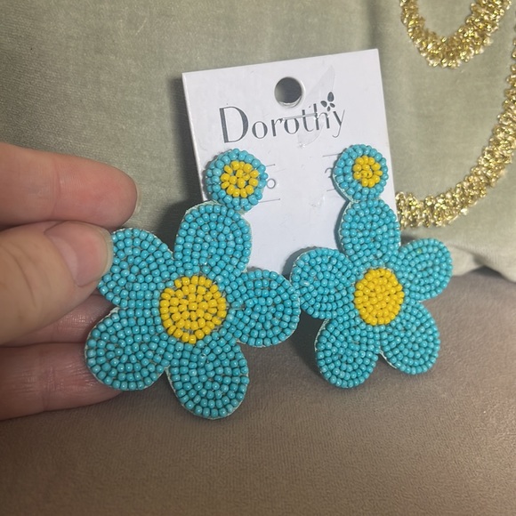 Dorothy’s beaded blue yellow flower floral earrings new - Picture 2 of 2